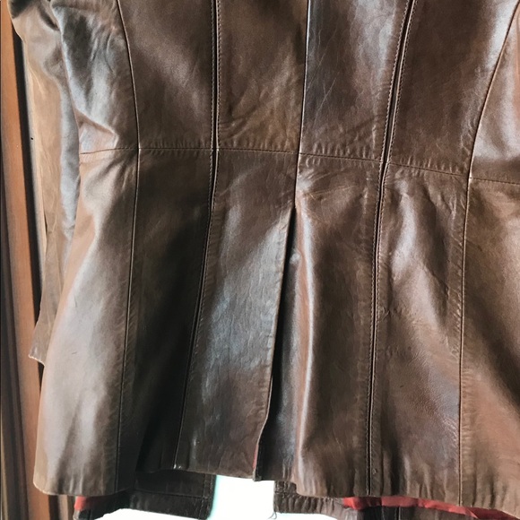 Vintage brown leather jacket with some wear - Picture 6 of 8